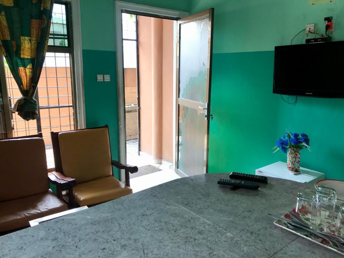 Appartements Chez Leo 布拉柴维尔 外观 照片