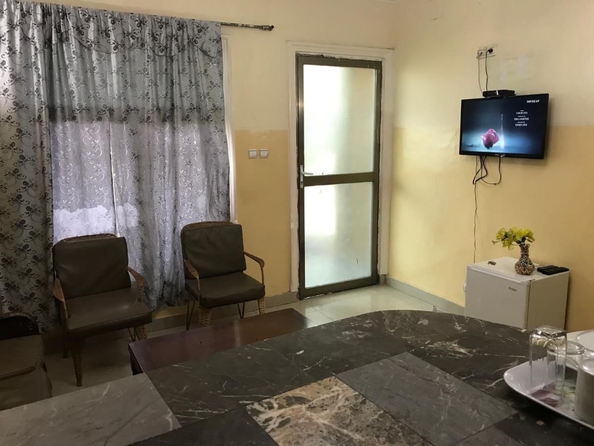 Appartements Chez Leo 布拉柴维尔 外观 照片