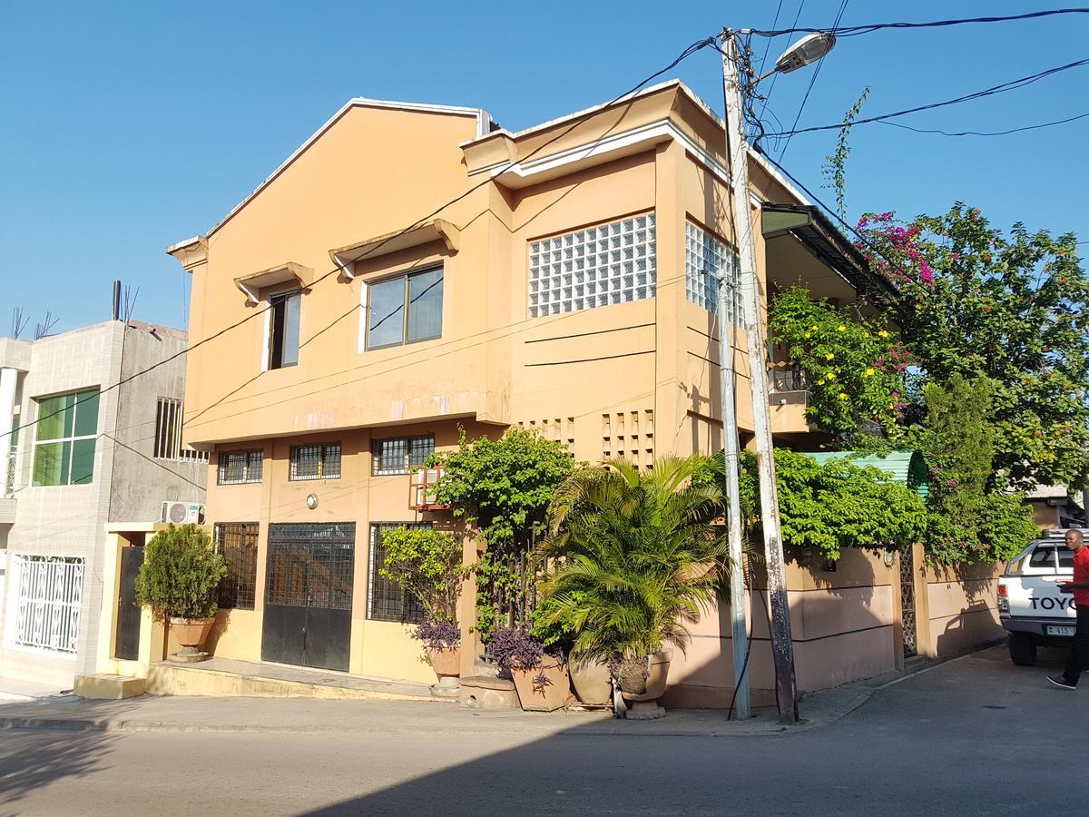 Appartements Chez Leo 布拉柴维尔 外观 照片