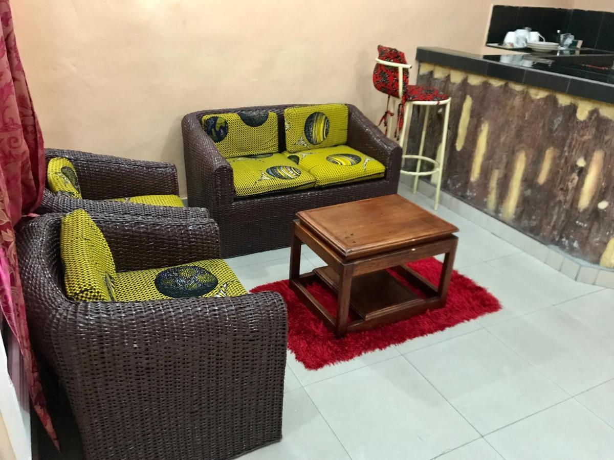 Appartements Chez Leo 布拉柴维尔 外观 照片